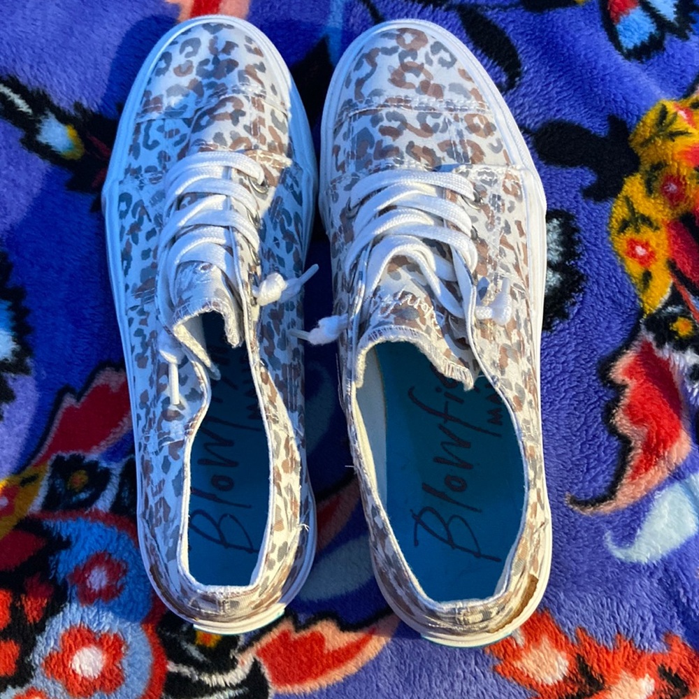 LIKE NEW! BLOWFISH MALIBU SNEAKERS